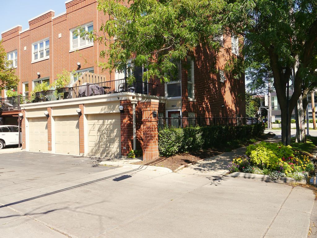 1781 W ALTGELD Street A, Chicago, IL 60614