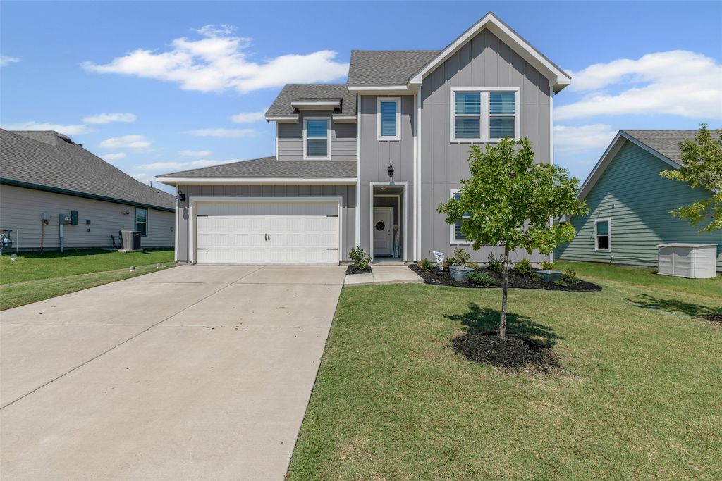 752 Amelia Court, Pilot Point, TX 76258