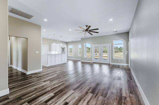 637 Round Prairie Rd, Huntsville, TX 77320