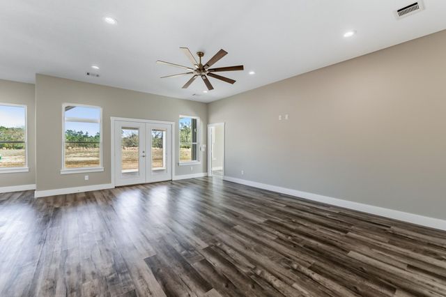 637 Round Prairie Rd, Huntsville, TX 77320