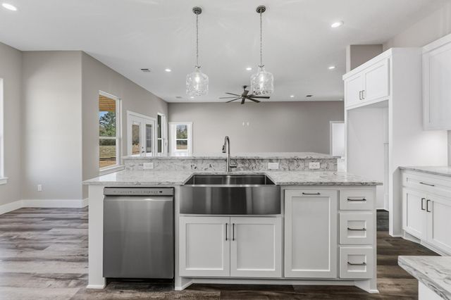 637 Round Prairie Rd, Huntsville, TX 77320