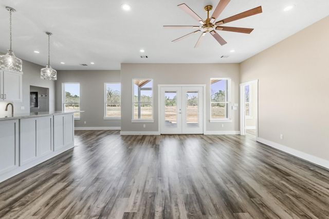 637 Round Prairie Rd, Huntsville, TX 77320