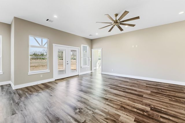 637 Round Prairie Rd, Huntsville, TX 77320