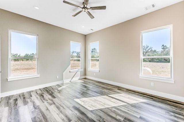 637 Round Prairie Rd, Huntsville, TX 77320