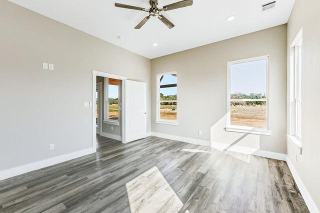 637 Round Prairie Rd, Huntsville, TX 77320