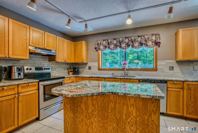 61 Putting Green Lane, Prospect, CT 06712