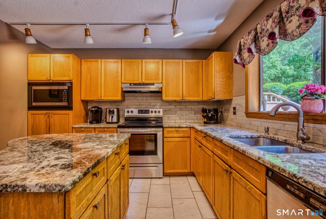 61 Putting Green Lane, Prospect, CT 06712