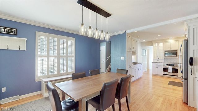 145 Greenbrier Drive, Chagrin Falls, OH 44022