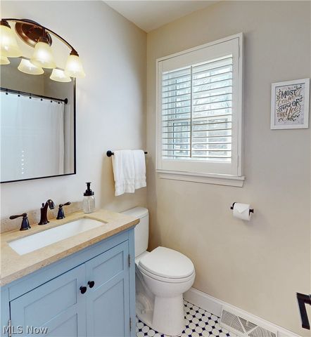 145 Greenbrier Drive, Chagrin Falls, OH 44022