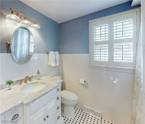 145 Greenbrier Drive, Chagrin Falls, OH 44022