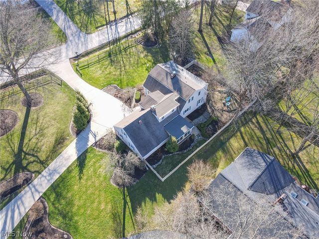 145 Greenbrier Drive, Chagrin Falls, OH 44022