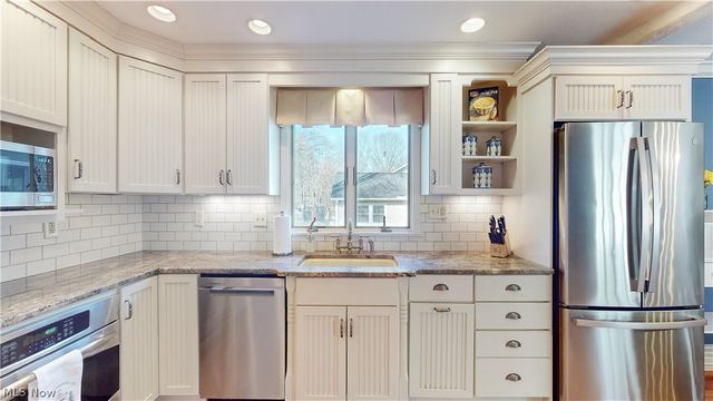 145 Greenbrier Drive, Chagrin Falls, OH 44022