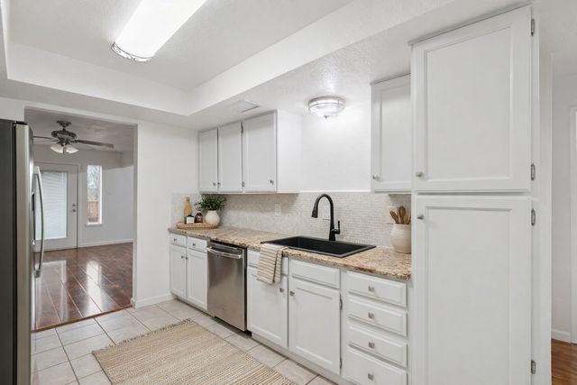 930 Shady Creek Lane, Bedford, TX 76021