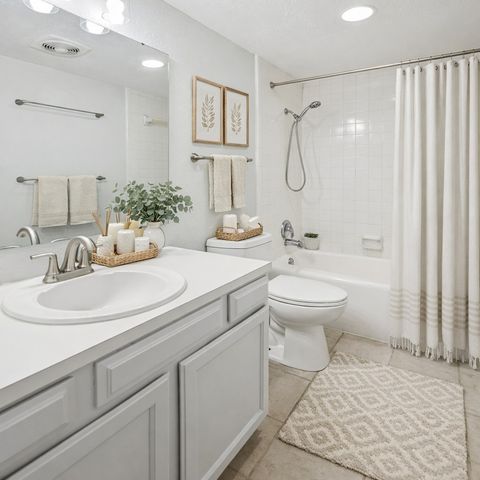 930 Shady Creek Lane, Bedford, TX 76021