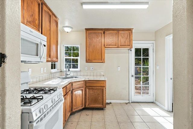 215 High St, Roseville, CA 95678