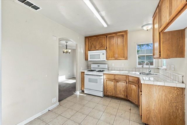 215 High St, Roseville, CA 95678