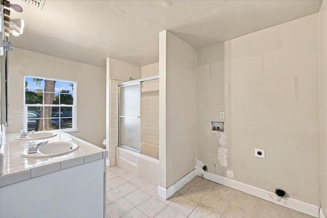 215 High St, Roseville, CA 95678