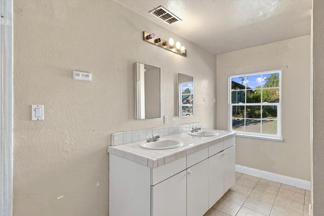 215 High St, Roseville, CA 95678
