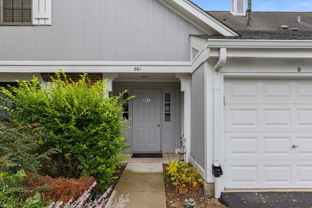 861 YOSEMITE Trail B, Roselle, IL 60172