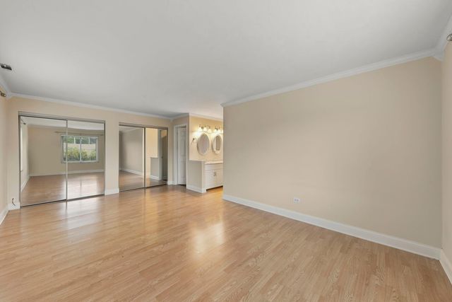 861 YOSEMITE Trail B, Roselle, IL 60172