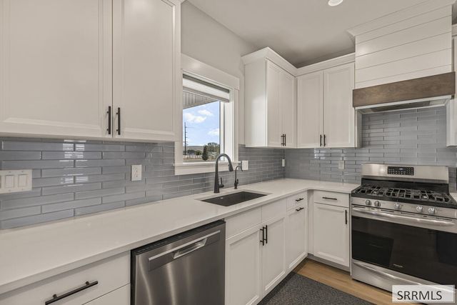 1820 N Iver Street, Idaho Falls, ID 83401