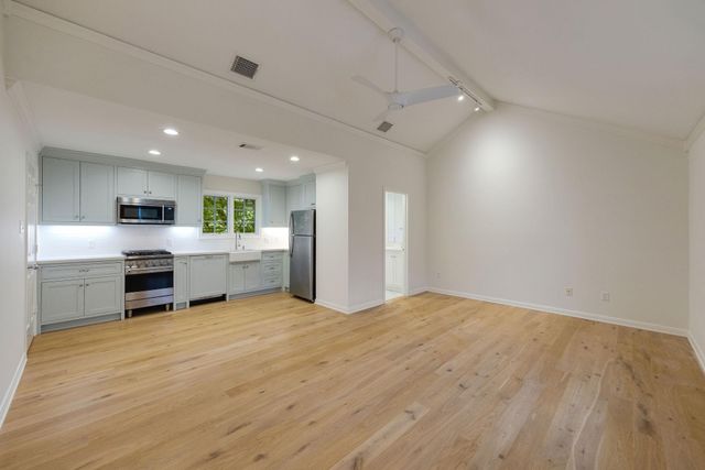 3216 Rice Boulevard, West University Place, TX 77005