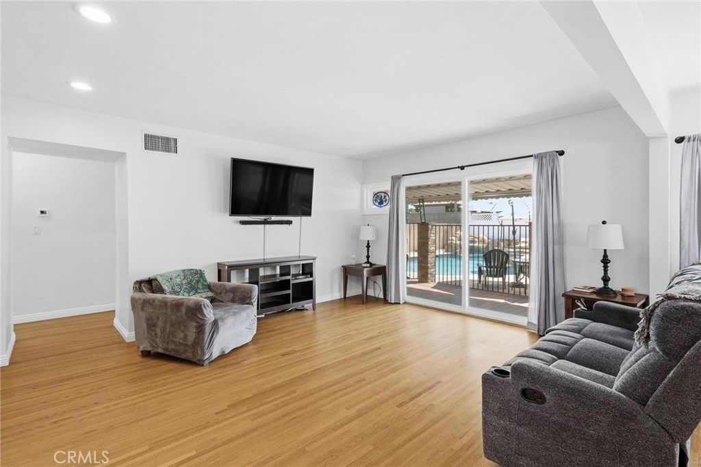 Image 8 of property listing at 10660 HOMELAND AVE., Whittier, CA 90603