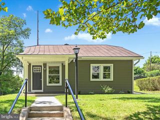 9 HALLTON HILL RD, Pine Grove, PA 17963