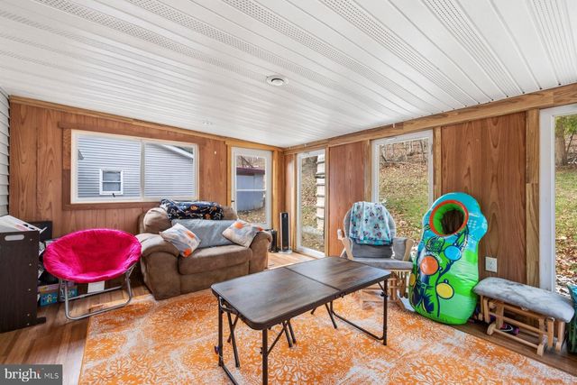 14622 HOLLOW RD, Hancock, MD 21750