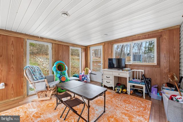 14622 HOLLOW RD, Hancock, MD 21750