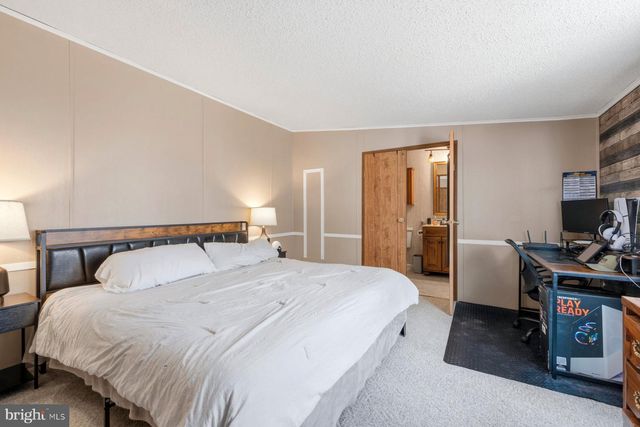 14622 HOLLOW RD, Hancock, MD 21750