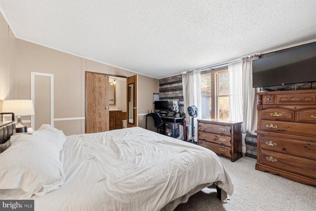 14622 HOLLOW RD, Hancock, MD 21750