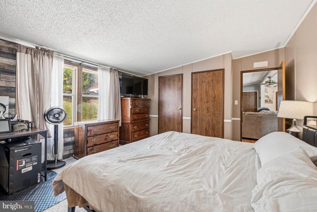 14622 HOLLOW RD, Hancock, MD 21750