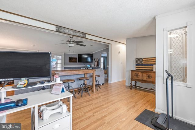 14622 HOLLOW RD, Hancock, MD 21750