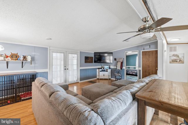 14622 HOLLOW RD, Hancock, MD 21750