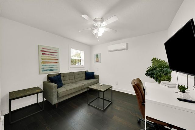 5603 Petty A, Houston, TX 77007