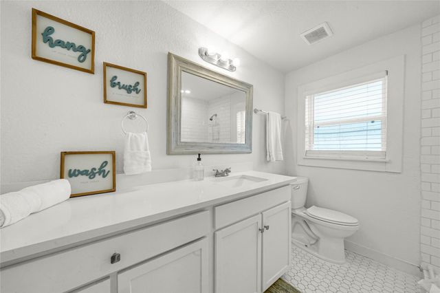 5603 Petty A, Houston, TX 77007