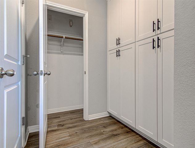 300 Bear Oak ST, Hutto, TX 78634
