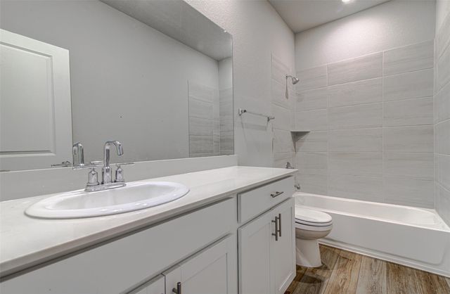300 Bear Oak ST, Hutto, TX 78634