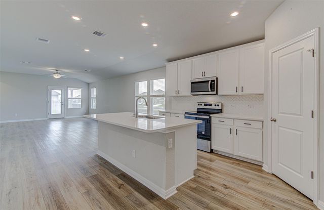 300 Bear Oak ST, Hutto, TX 78634