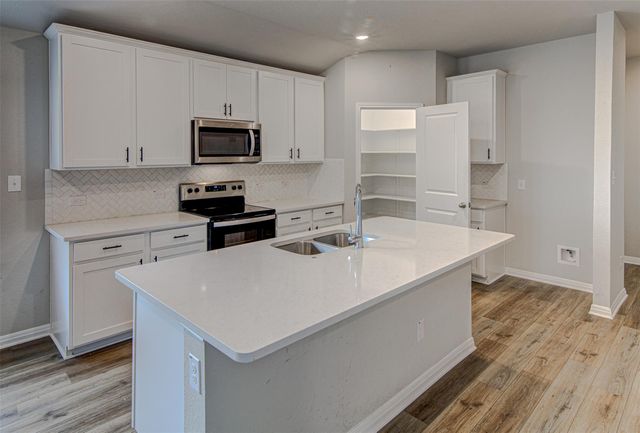 300 Bear Oak ST, Hutto, TX 78634