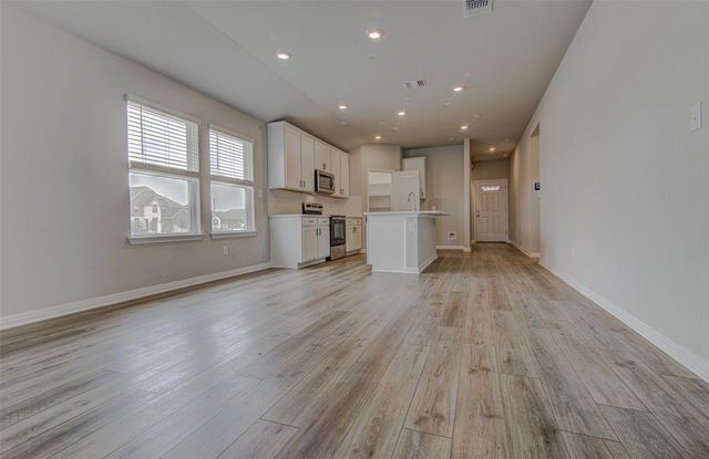 300 Bear Oak ST, Hutto, TX 78634