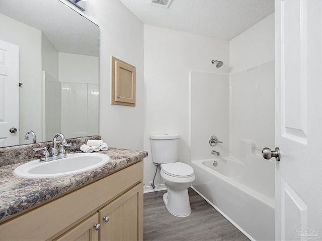 7104 Fitzpatrick Rd, Pensacola, FL 32526