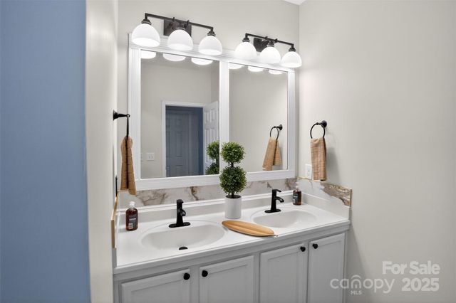 163 Forest Creek Drive, Statesville, NC 28625