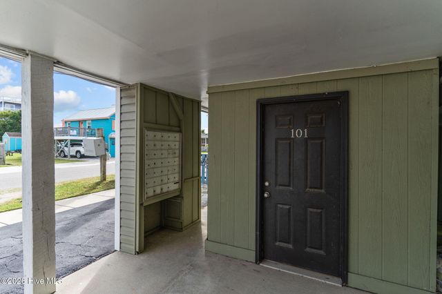 108 S Lake Park Boulevard Unit 101, Carolina Beach, NC 28428
