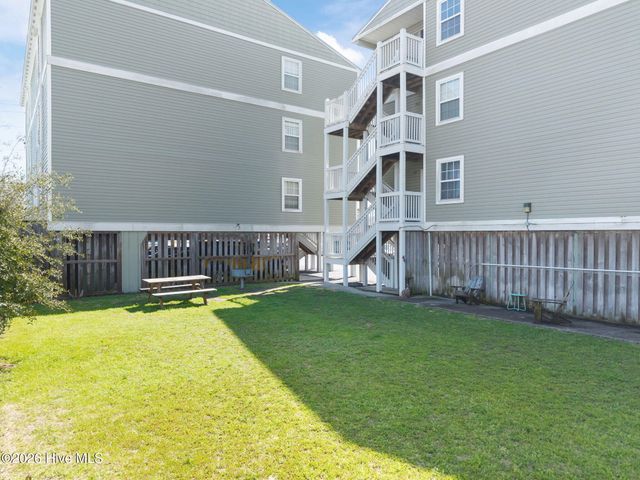 108 S Lake Park Boulevard Unit 101, Carolina Beach, NC 28428