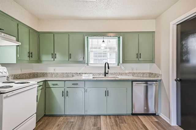 610 County Road 157, Alvin, TX 77511