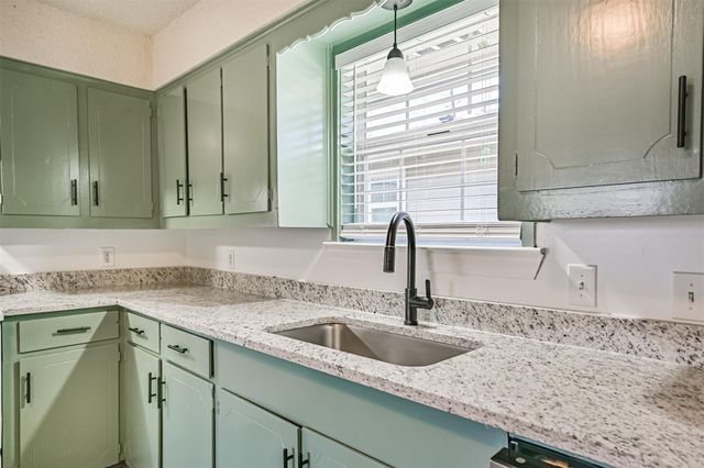 610 County Road 157, Alvin, TX 77511