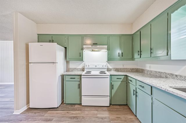 610 County Road 157, Alvin, TX 77511