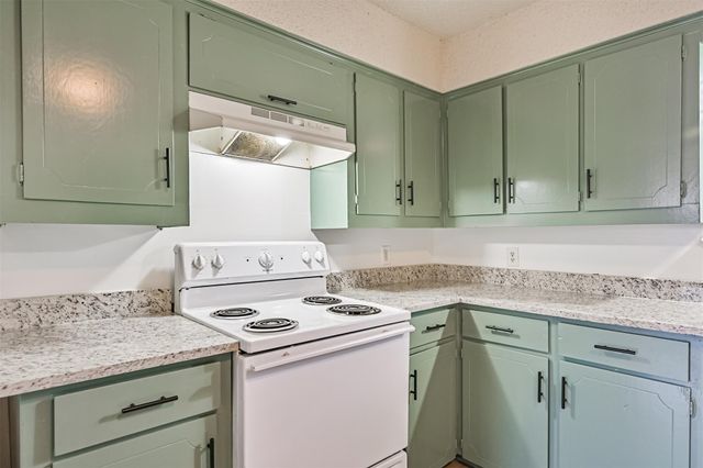 610 County Road 157, Alvin, TX 77511